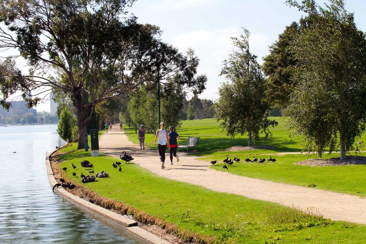 泰尔阿尔伯特公园湖公寓 墨尔本 外观 照片 The lake at the Royal Botanic Gardens, Melbourne